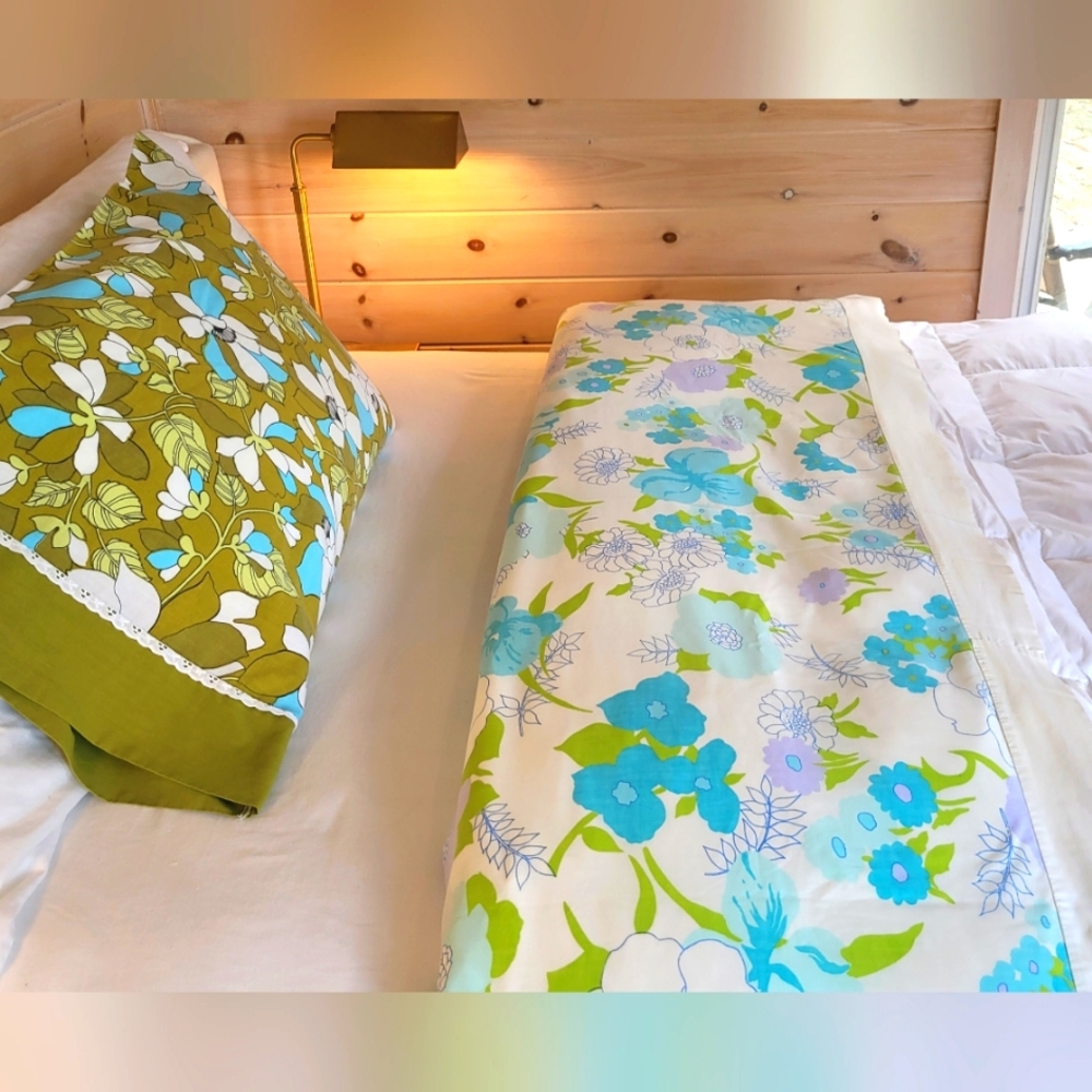 VINTAGE King Size Flat Sheet W/2 Nwot Cases (Updated)